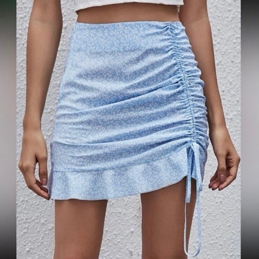 NWOT SHEIN Light Blue Floral Ruched Drawstring Mini Skirt Size Medium